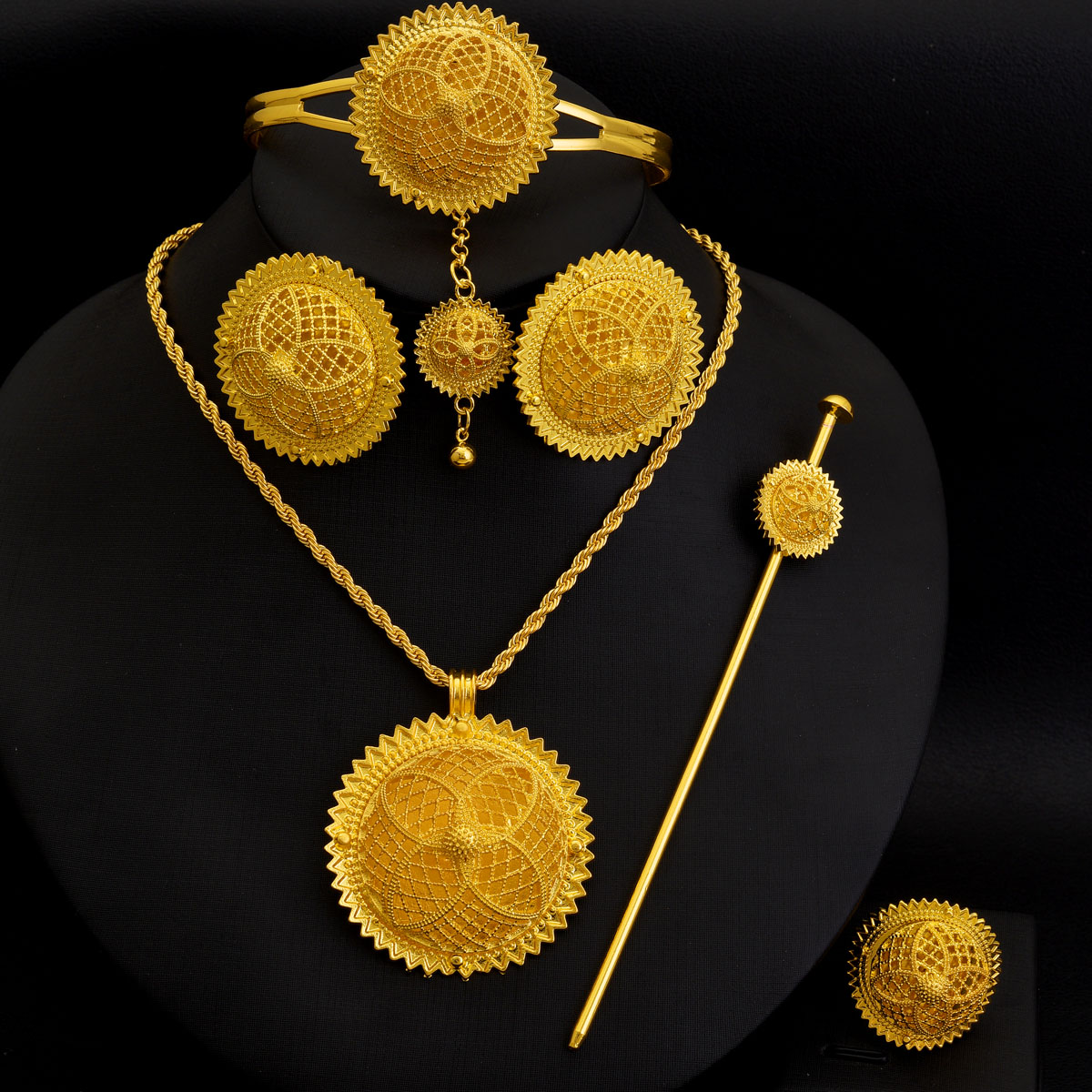 Men'S Accessories Dubai - Ensemble de bijoux couleur dorée pour