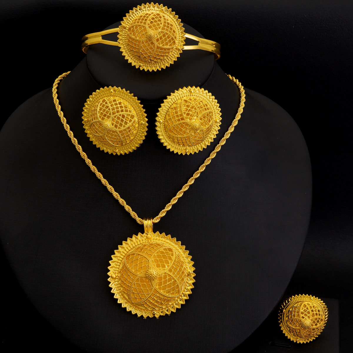 Ensemble de bijoux couleur dor - Men'S Accessories Dubai avis et prix
